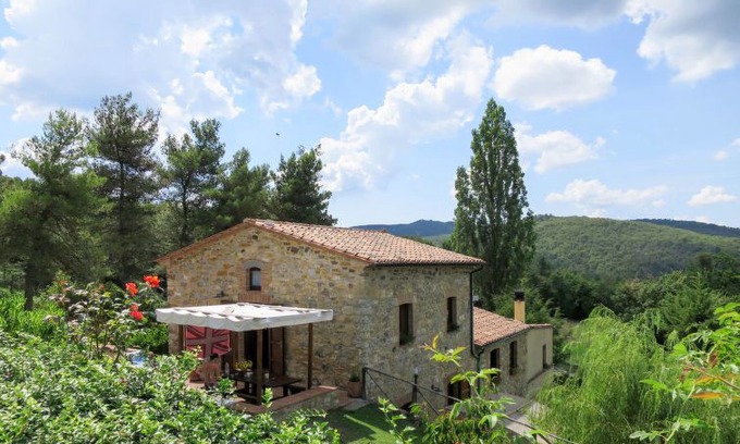 Castelnuovo di Val di Cecina Villa | One bedroom Villa, sleeps 4 in Sasso Pisano with Pool, Air Con and WiFi