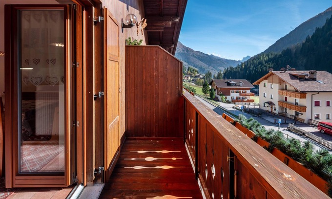 Alfauro Apartment | Apartment 'Dolomiti' with Mountain View, Private Terrace and Wi-Fi