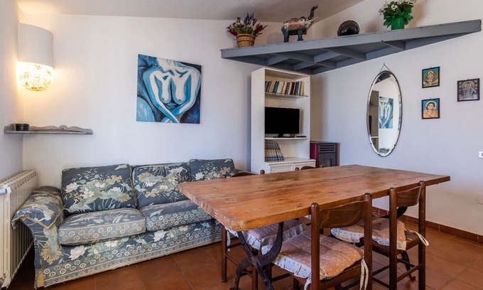 Ruoni Apartment | Apartment La casa di Maurizio with Sea View, Balcony & Wi-Fi