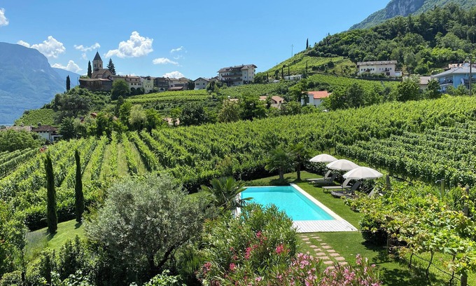 Termeno Sulla Strada del Vino Apartment | Sonnenhof apartment "Kastelaz" with panoramic terrace and saltwater pool