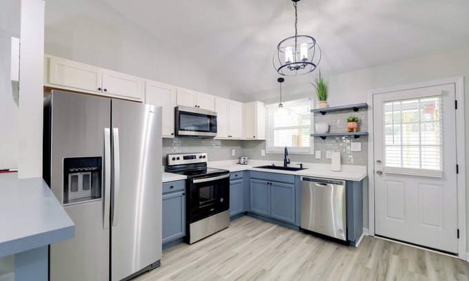 Jacksonville House | Jacksonville Retreat w/Yard ~ 16 Mi to Beach