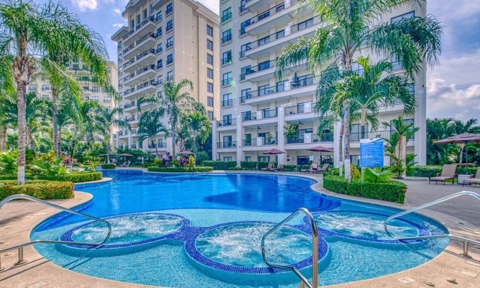 Barrio Santa Lucia Condo | JacoBay Large 3 bd Panoramic views with Pool