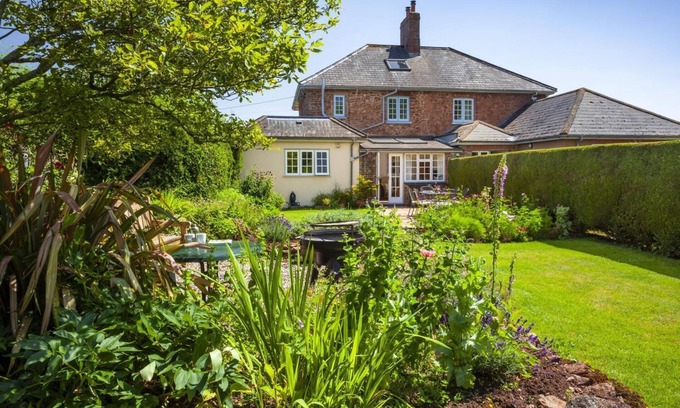 Fiddington House | Jacobs Pond, Monksilver