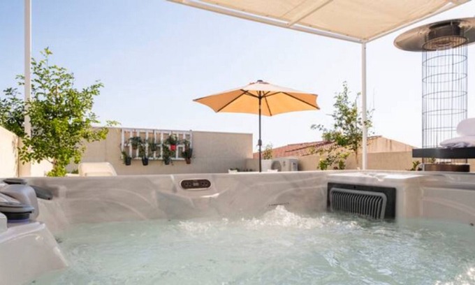 Casuzze Apartment | {Jacuzzi} 3 min from the beach between Marina di Ragusa and Punta Secca