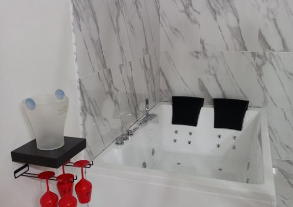 Marsala Apartment | Jacuzzi Suite King