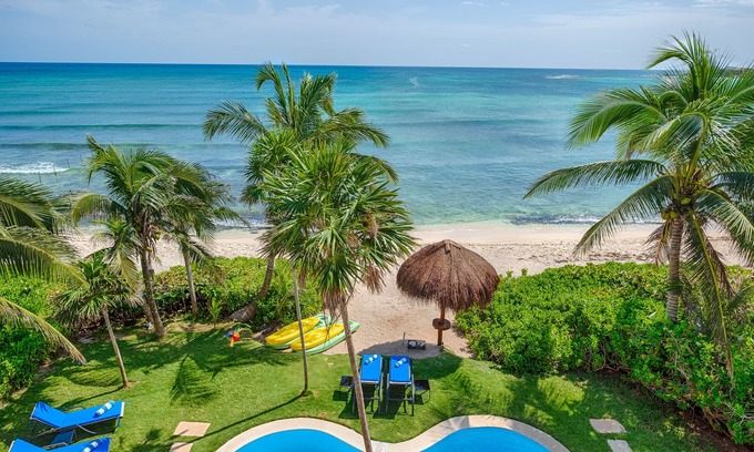 Akumal Villa | Jade Bay classic beachfront villa with pool, AC and WiFi!