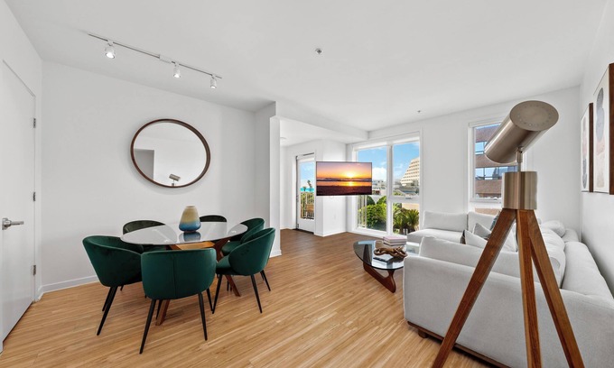Ocean Park Apartment | Jade Jewel Ocean View Two Blocks from The Pier