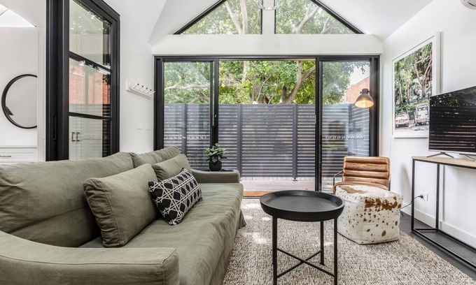 Prahran House | Jade Lodge Studio Chic Urban Living near High St