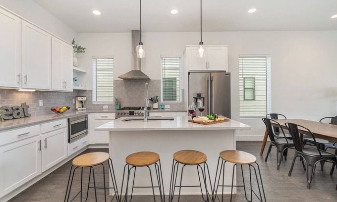 Talbot's Corner Cottage | Jade - Private Patio and Balcony - Near Germantown