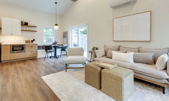 Jamestown Cottage | Jamestown Cottage Near Newport Historic District!