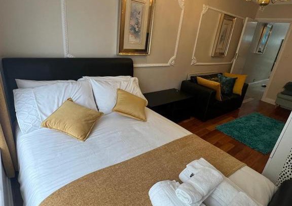 Barnhill Apartment | JAN'S HAVEN Wembley Park - lovely 1 bedroom flat, sleeps 4, free parking, 10 minutes from Wembley stadium and Wembley Park station
