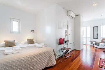 Lisbon Old Town Apartment | Janelas Verdes Lovely Studio IV