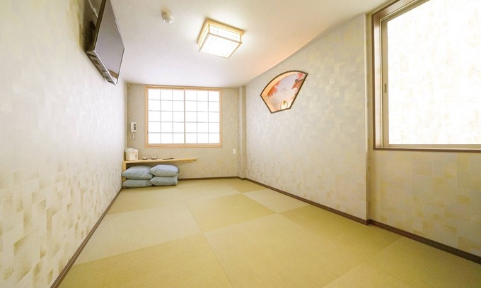 Konohana Hotel | Japanesestyle quadruple room close to Nishikujo /Osaka Ōsaka