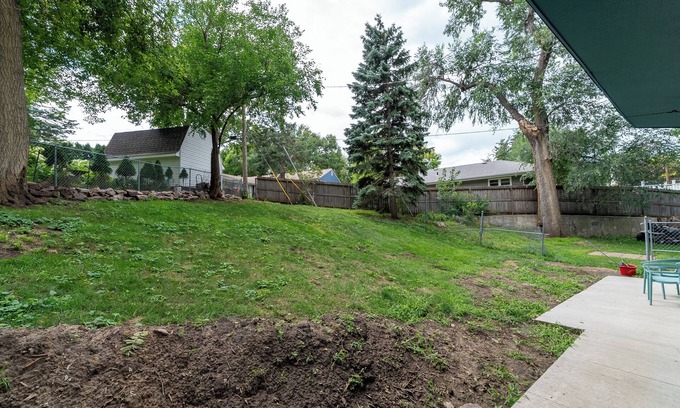 Sioux Falls House | Jaw-dropping artistic mid-century modern home! Close to medical centers