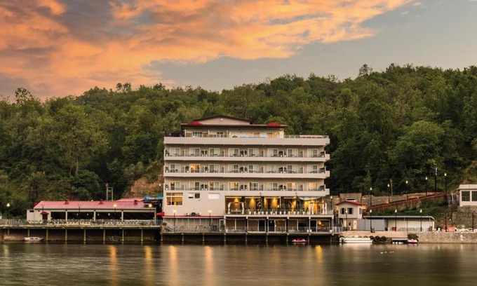 Nahan Hotel | Jay Clarks Exotica