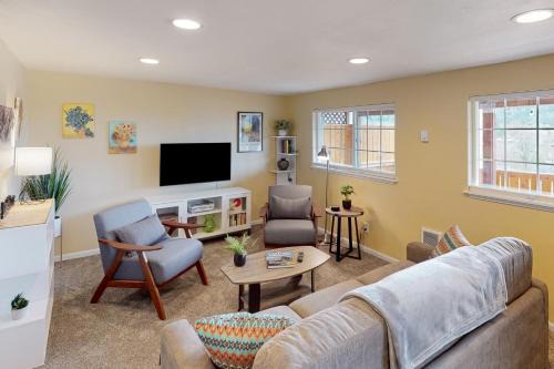 Amazon House | Jefferson Jewel