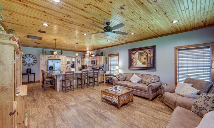 Jefferson House | Jefferson Vacation Rental with Golf Cart!