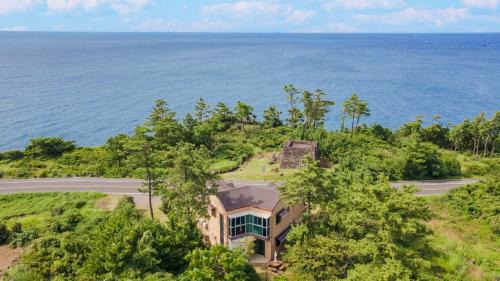 Aewol House | jeju oceancliffcottage
