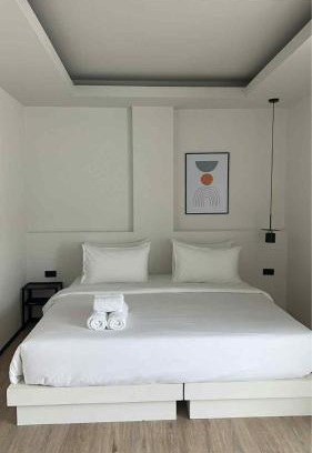 Patong Hotel | Jellyfish Residence