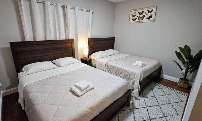 The Heights Apartment | Jersey city + 4 car parking 20 min Time Square