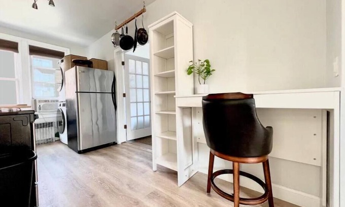 Historic Downtown Apartment | Jersey City Best, Minutes to NYC 3rd floor