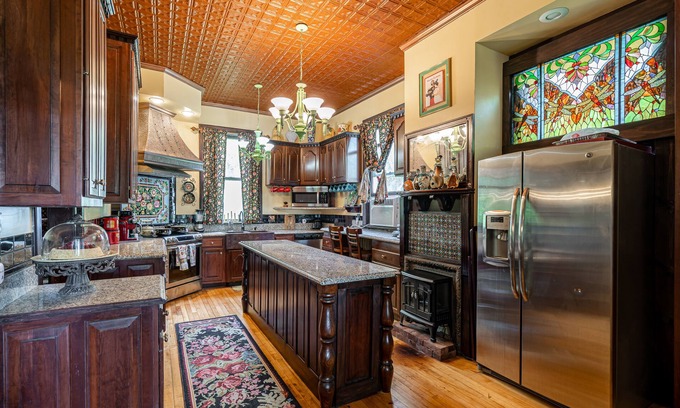 Davenport House | Jewel in the Crown-Fully Restored Mansion For Reunions, Parties & Groups Slps 21