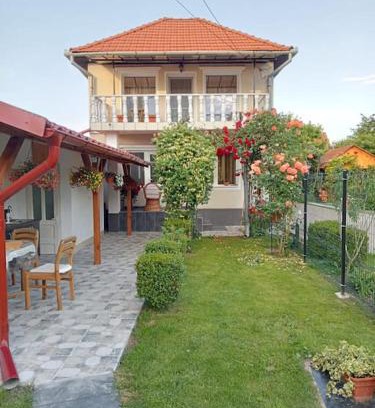 Orastie House | JJ Zavoi