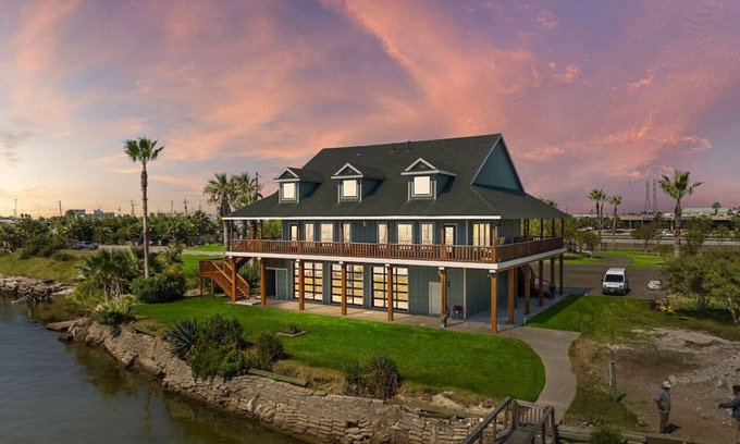 Galveston House | Johnny Walker's Lodge