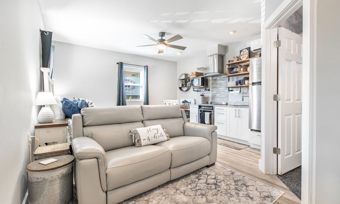 Madeira Beach Apartment | Johns Pass Studio # 1 Fisherman's Cove and Cottages