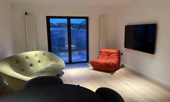 Liverton Apartment | JOIVY Stylish House w/Patio in Devon