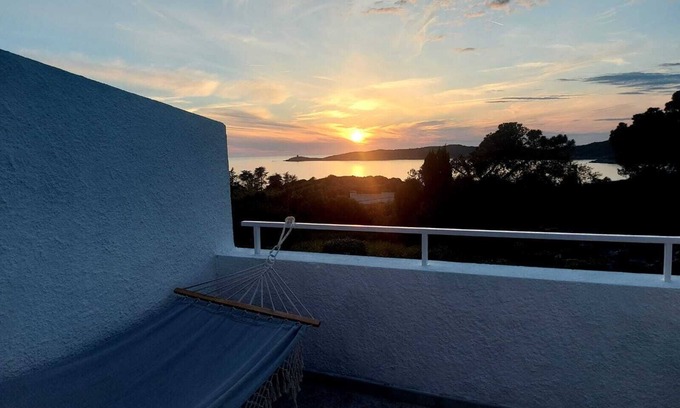 Cargese Apartment | Joli Appartement à Cargèse Avec vue sur mer et Coucher de Soleil