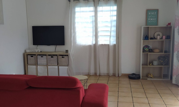 Dubedou House | Jolie Maison Avec Piscine a Louer a Saint François le Mois D'août