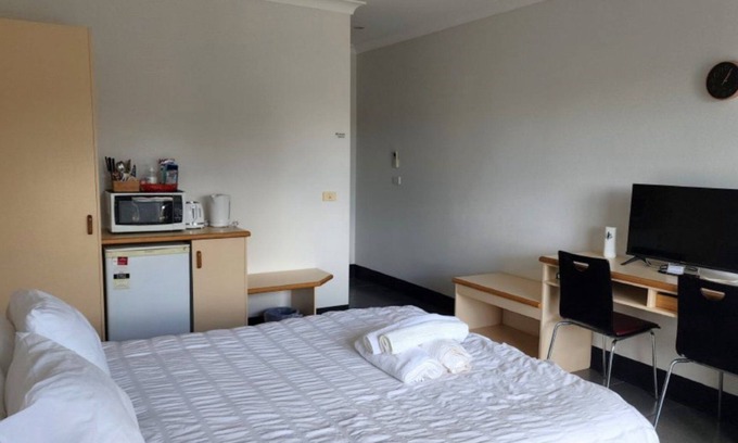 Sussex Inlet Apartment | Jopen Motel Unit 4 - In the heart of town