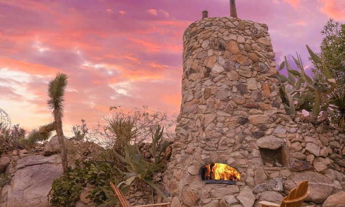 Joshua Tree Highlands House | Joshua Tree National Park Entrance, Cowboy Tub, Cold Plunge, Firepit, Views