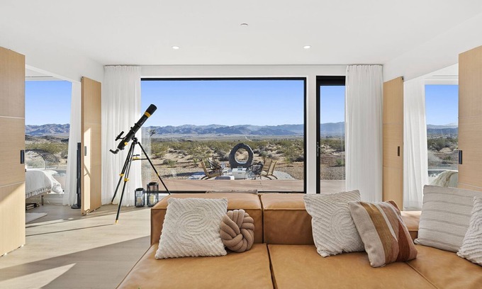 Joshua Tree House | Joshua Tree Off-Grid Container Home