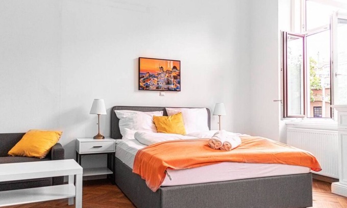 Wahring Apartment | Joyful 2BR Apt. @ AKH Hospital - Ideal f. Patients