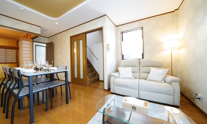 Higashinari House | KAMON/大阪万博まで30分/駐車場有り/大阪城まで徒歩圏内/空港からの送迎サービス有り(有料)/家族向け