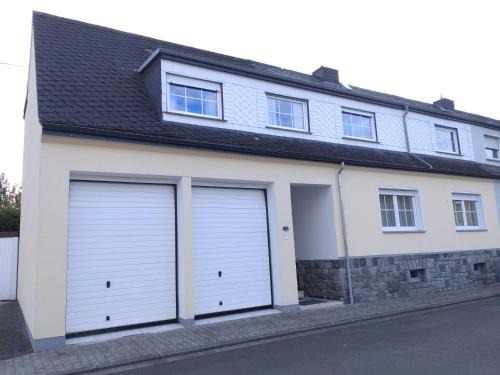 Siershahn House | JQs Home - Guest Rooms - WiFi TV