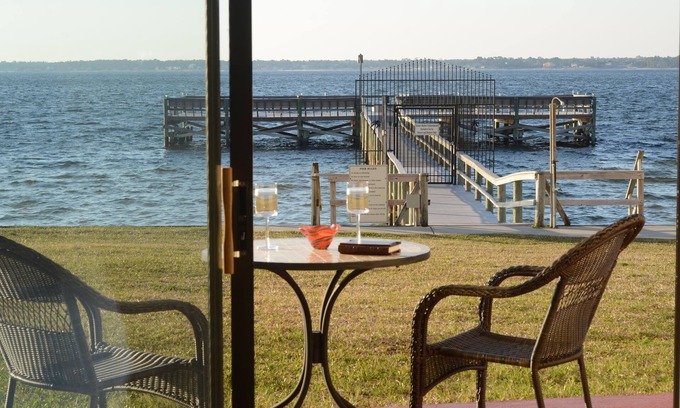 Navarre Beach Condo | "Julie's Jewel" - A Real Gem at Palms 1-104 - Snowbirds Welcome!