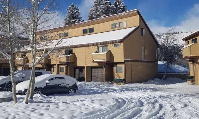 June Lake House | June Lake Home with a view - 2bd/2ba + loft