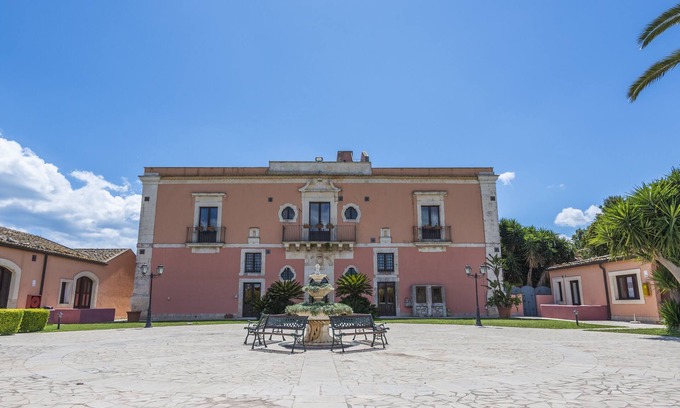 Maeggio Apartment | Junior Suite Deluxe - Hotel Lady Lusya ★