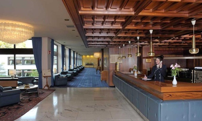 Dusternbrook Hotel | Junior Suite, Shower, Toilet - Maritim Hotel Bellevue Kiel
