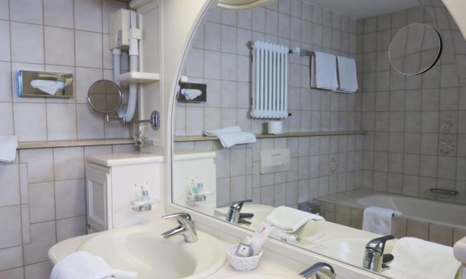 Badenweiler Apartment | Junior suite with WC and whirlpool / shower temple - Top CCL Hotel Ritter Badenweiler Ganter Reiner