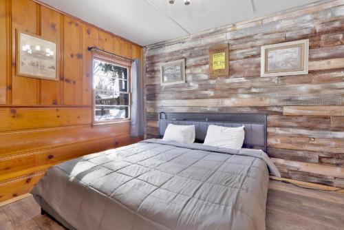 Big Bear Lake House | Juniper Lakeside Couples Resort Cabin by Big Bear Vacations