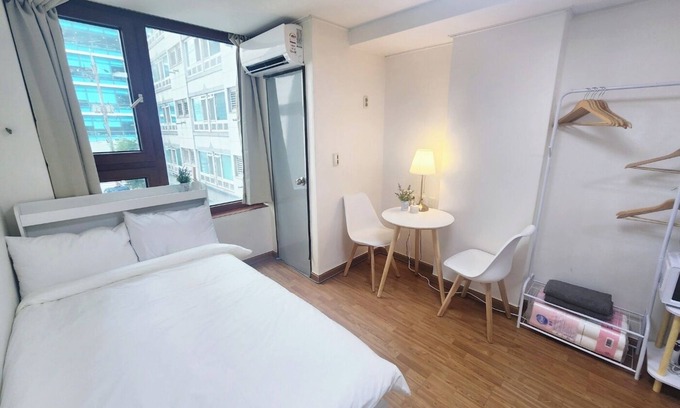 Yeoksam Apartment | Just 2 minutes from Yeoksam Station/Prime location!