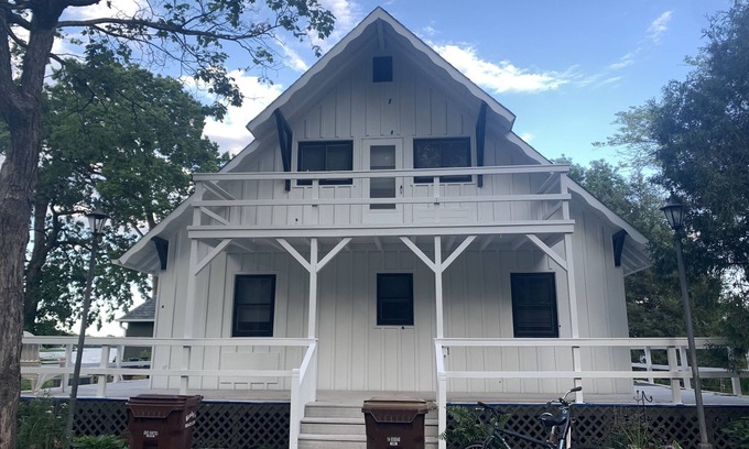 Independence Cabin | Just 6 Steps From Lake Independence! Great lake get-away near Minneapolis.