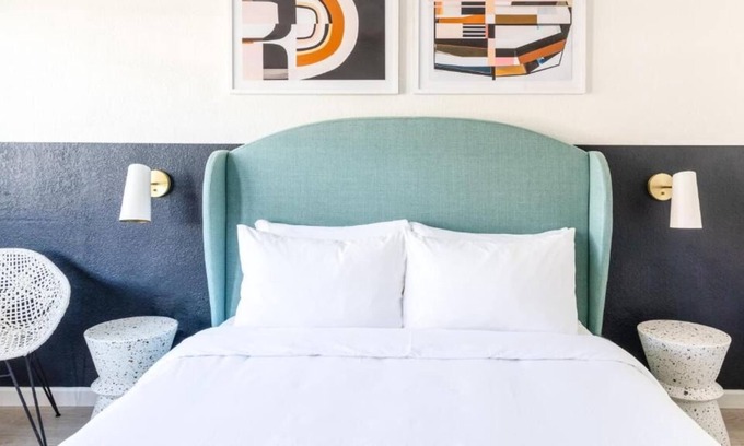 Piedmont Avenue House | Just a brief walk to Kaiser Permanente Oakland Medical Center!