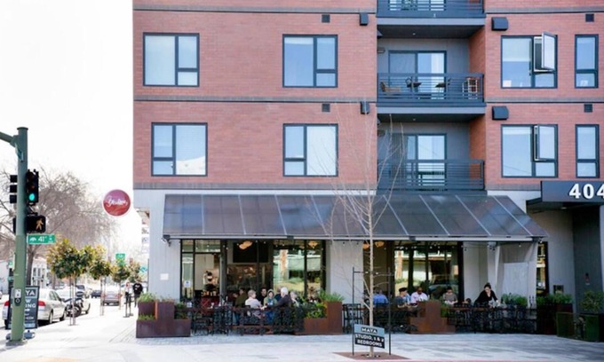 Piedmont Avenue House | Just a brief walk to Kaiser Permanente Oakland Medical Center!