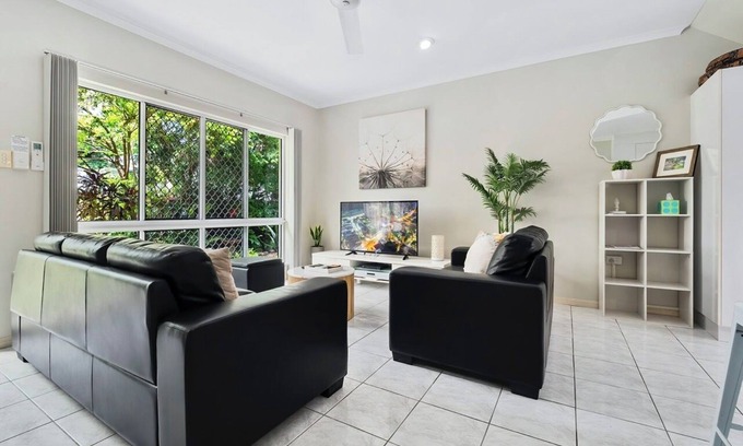 Yorkeys Knob Apartment | Just a short stroll to beautiful Yorkeys Knob beach