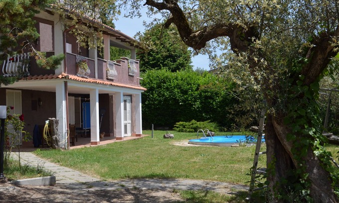 Poggio San Lorenzo House | Just outside Rome. Apartment in a villa, with swimming pool.